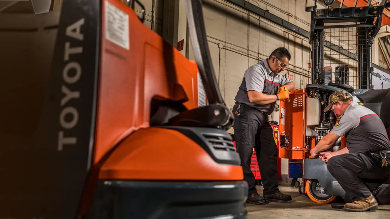How to Use a Scissor Lift Safely A Complete Beginner Guide